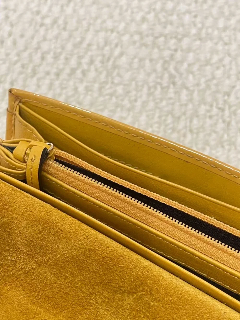 Gucci Wallet With COA Yellow - Picture 8 of 12